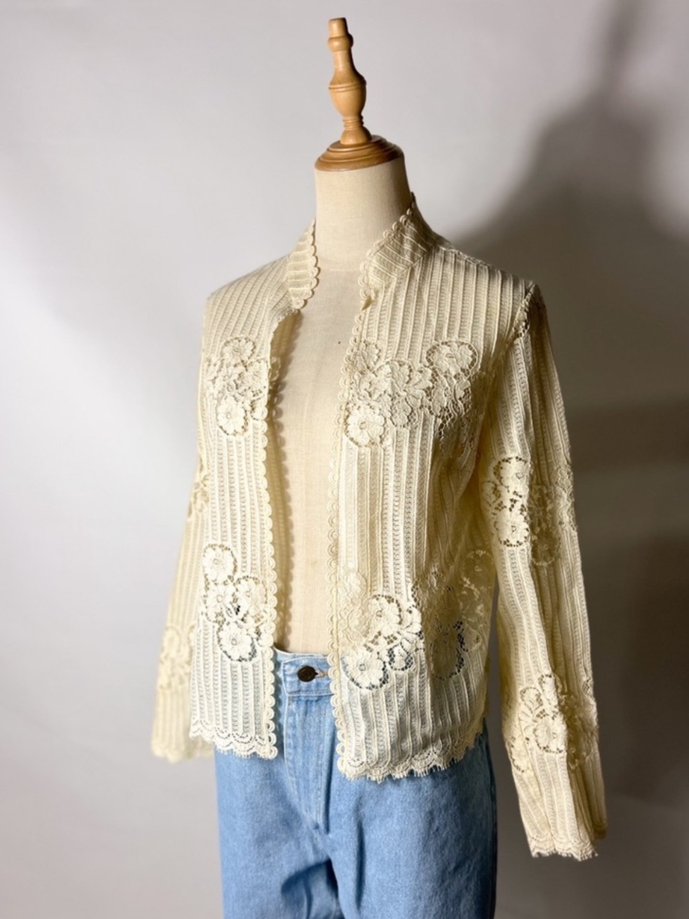 VINTAGE 1960s/70s Lace Mandarin Collar Bolero Cardigan Small